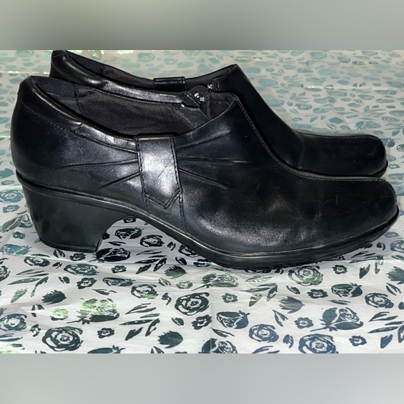 Clarks Leather Shoes - Picture 10 of 12